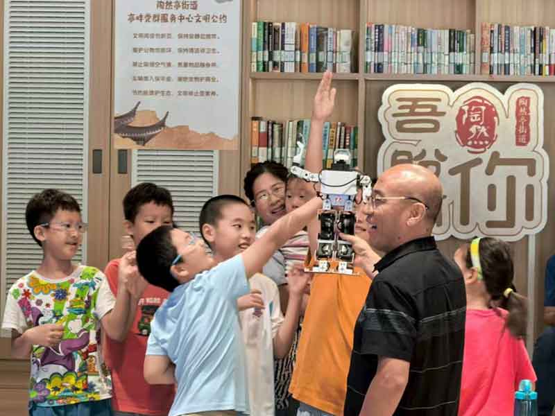 带青少年解锁AI实验箱,经纬萌芽·亭畔探秘!